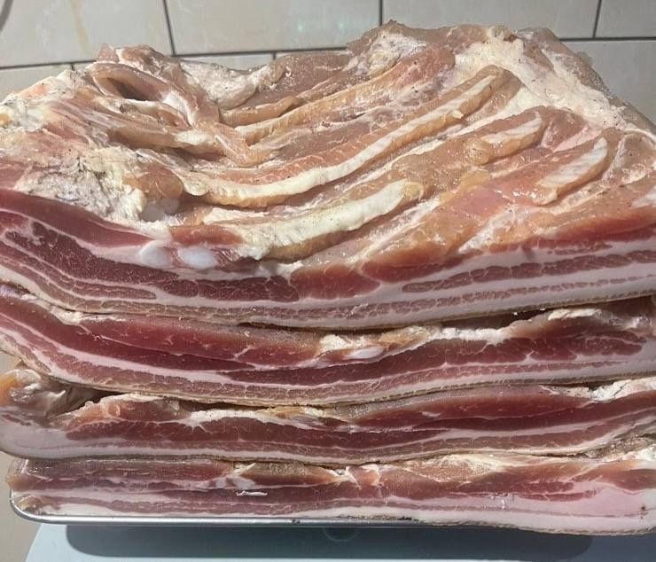 Домашнє сало та солоніна зі спеціями