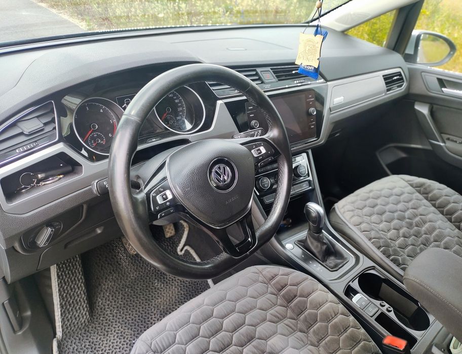 Автомобіль Volkswagen Touran