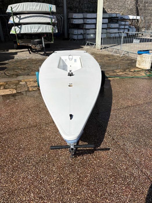 Barco - ILCA 217935 - 4 (base + vela) e 6 (base + 2 velas), 2021, 3 velas, carrinho, capa, foils - usado