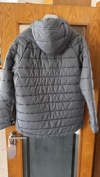 Casaco Nike L acolchoado cinza com capuz