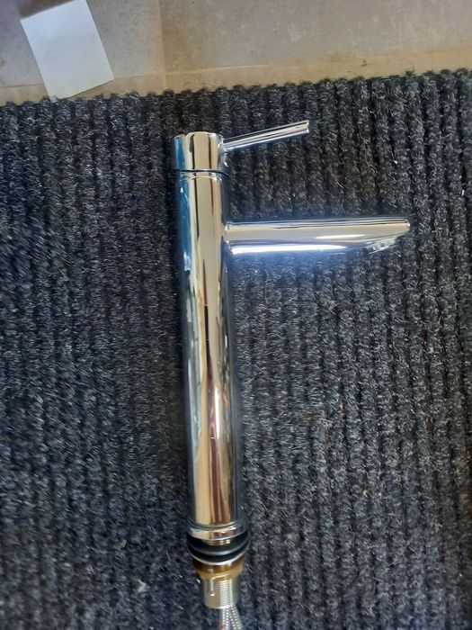 umywalka lazienkowa z bateria