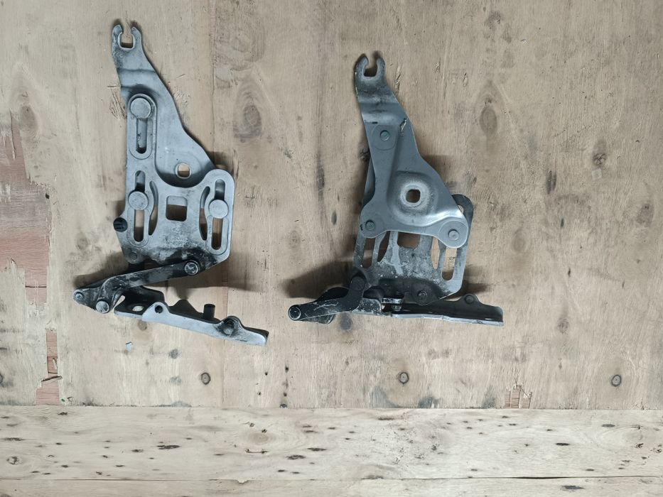 Продам петли капота на БМВ х5 е70 в отличном состоянии