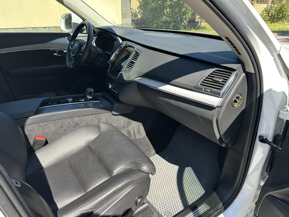 VOLVO  XC 90  2022рік
