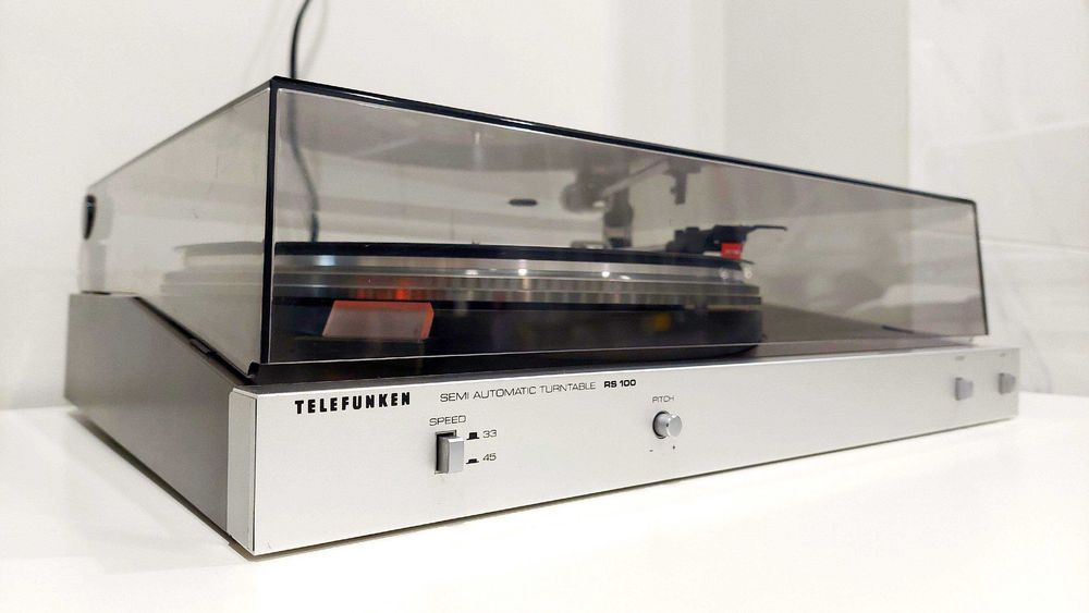 Gira-Discos TELEFUNKEN RS-100 "Belt Drive" - Engenharia Japonesa TECHNICS (excelente estado)