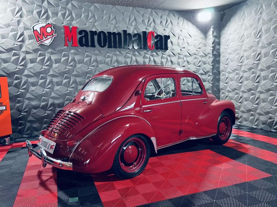 Renault 4 CV Ladybug64966186096385126