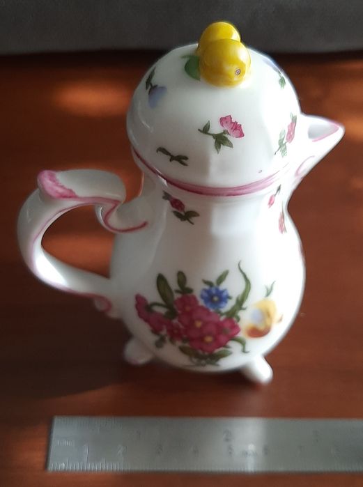 Bule de porcelana miniatura