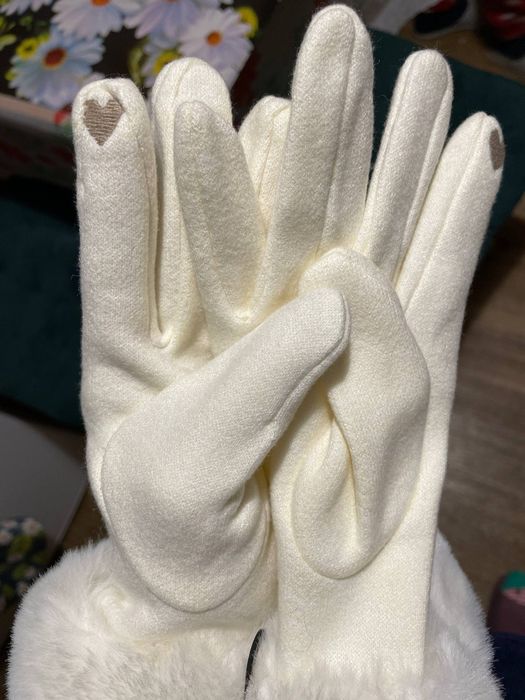 Нові рукавички з білим хутром і сенсором для телефона