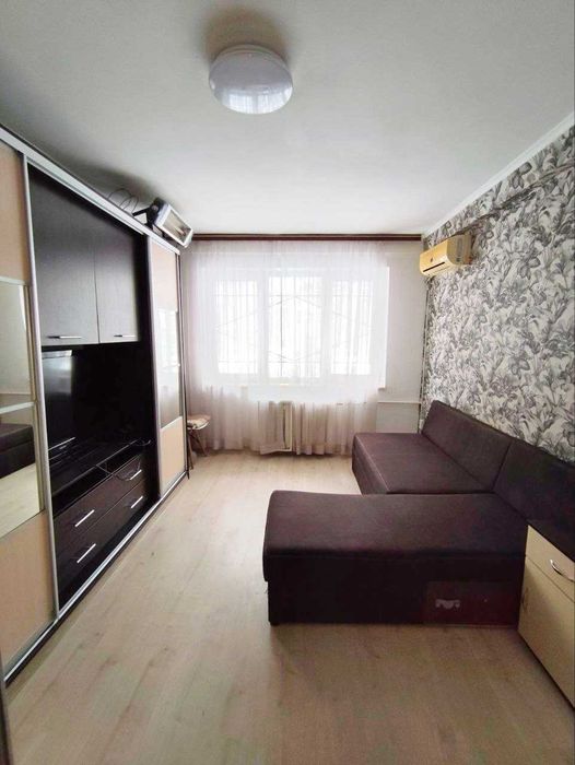 Продам двокімнатну із своїм укриттям. Солом'янський, Ушинського, 5