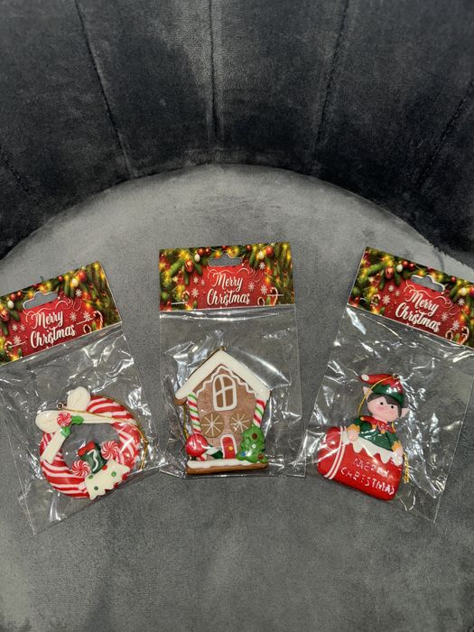 Набір новорічних прикрас з червоним акцентом