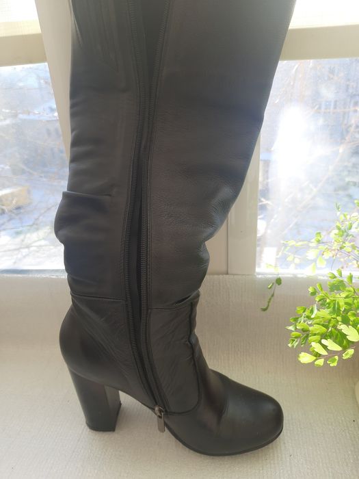 Чоботи жіночі 39 розміру.