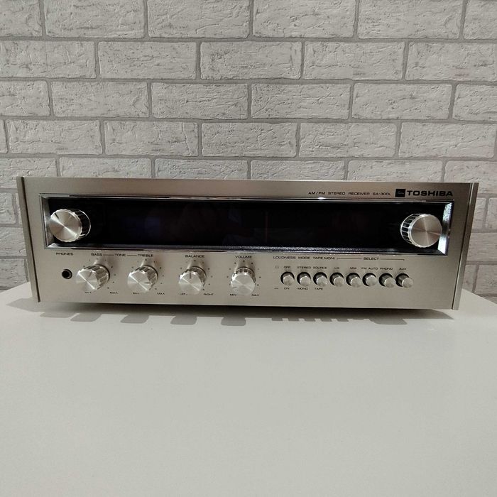 Amplituner Toshiba SA-300L piękny stan. Bardzo ładne gra.