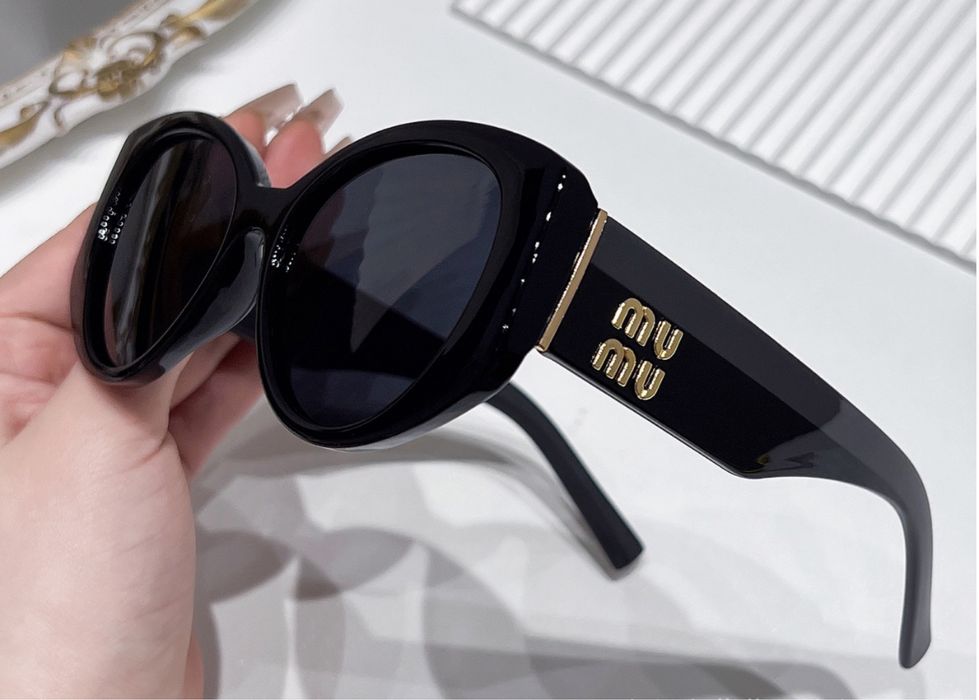 Сонцезахисні окуляри miu miu