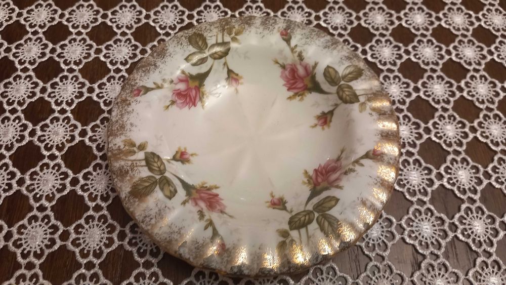 Porcelana Chodzież popielniczka róże popielniczka PRL Chodzież