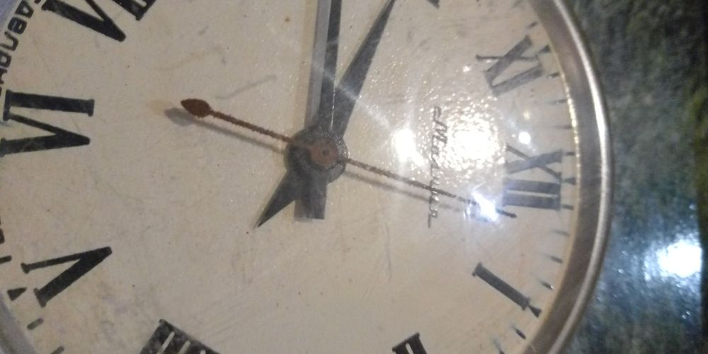 .Часы молния рабочие