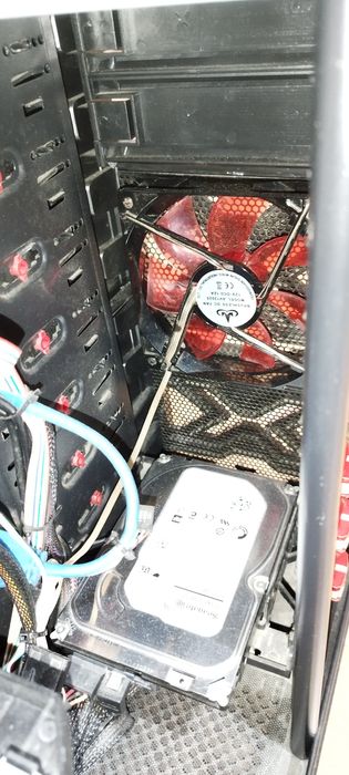 Computador de secretária (torre)