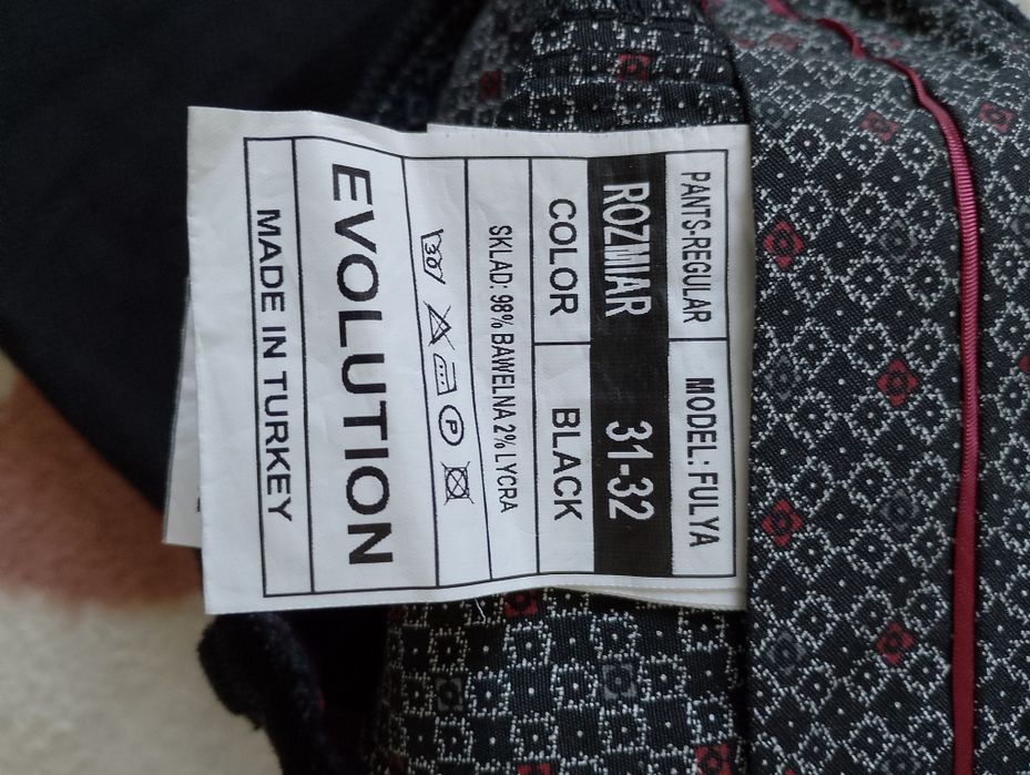 Spodnie Evolution, czarne, eleganckie, regular, rozm. 31/32