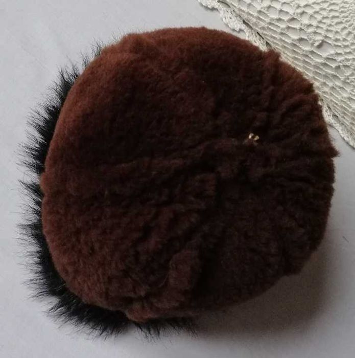 Futrzana kożuchowa futro naturalne skórzana czapka brązowa czarna 64