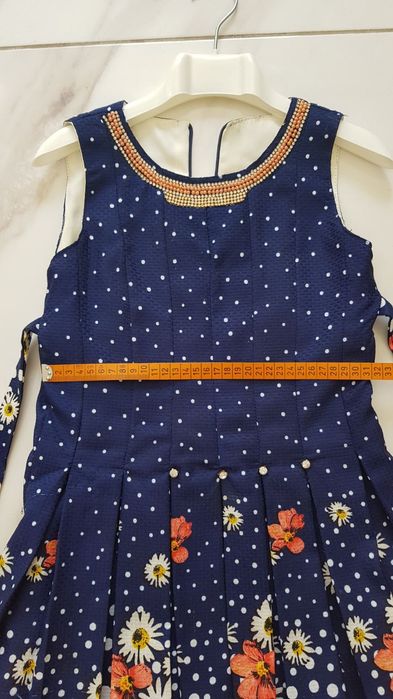 Святкова сукня на дівчинку 5-6 років