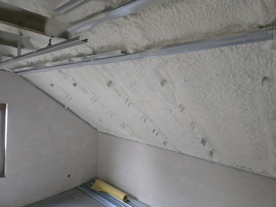 Izolacja Pianą PUR Poddasza Fundamenty Hale