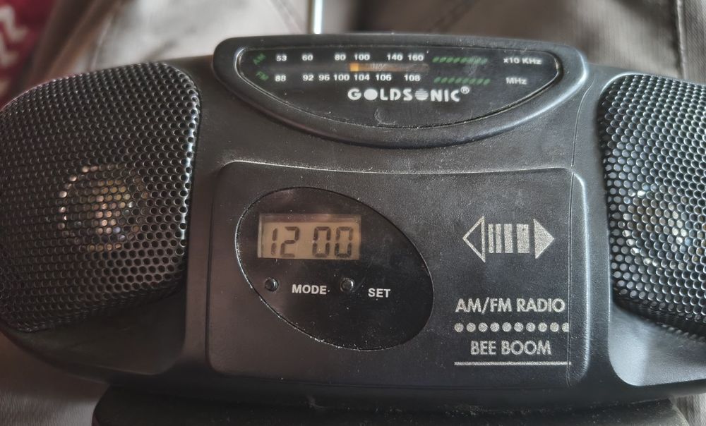 Małe radio Goldsonic na baterie lata 90