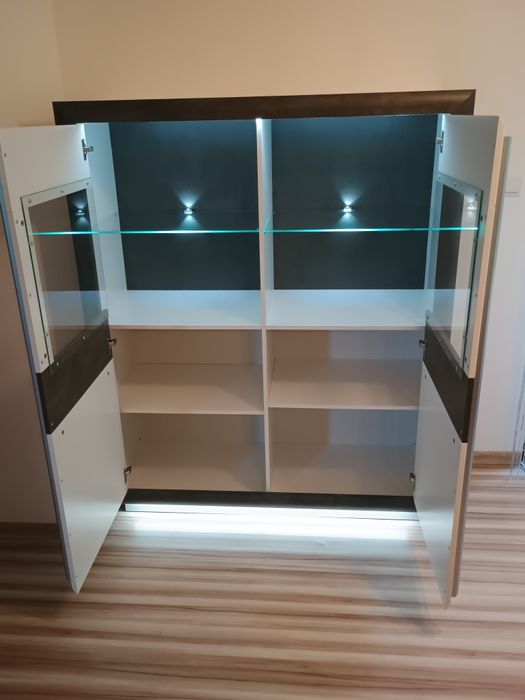 Witryna CANNE NEW z oświetleniem jak nowa
