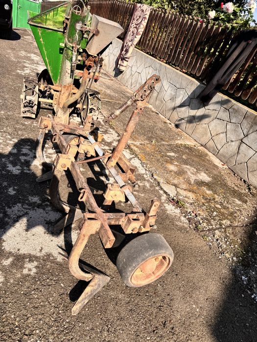 Тракторець, картоплесаджалка, причіп та навісне