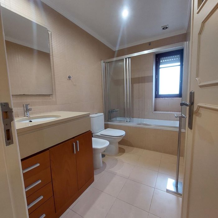 Apartamento T4 totalmente renovado