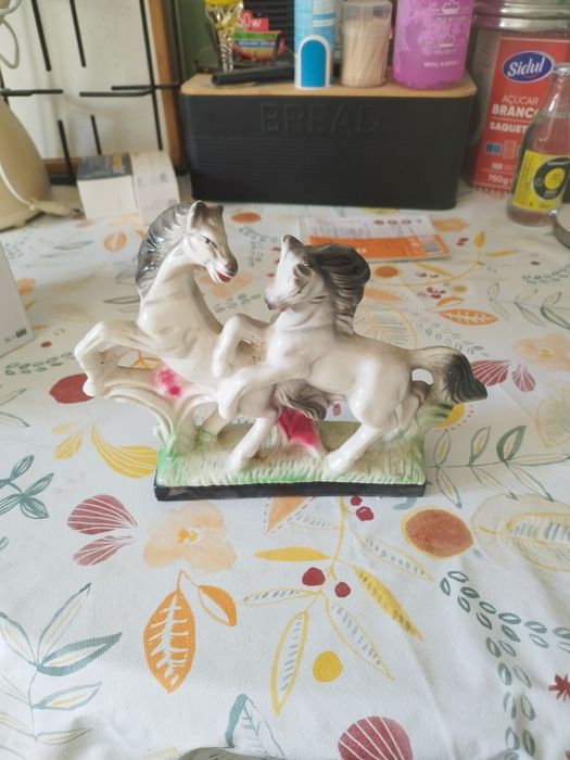 Estatueta com 2 cavalos