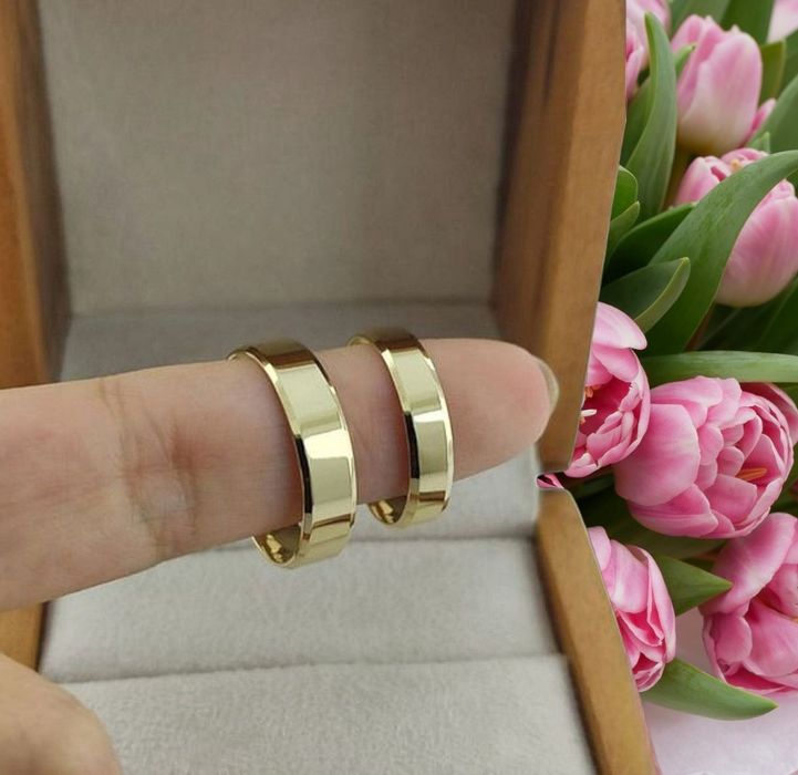 Pełna elegancji para złotych OBRĄCZEK ślubnych