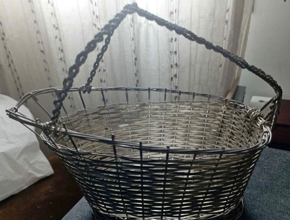Porta garrafa e cesta em fio de prata