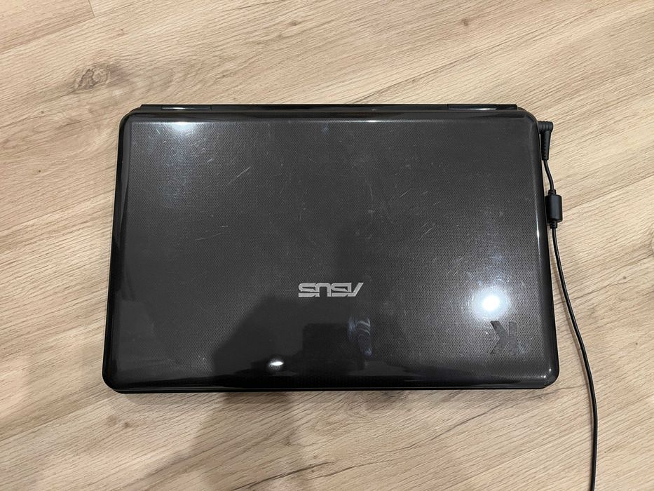 Portátil Asus K50IJ 15.6" a funcionar