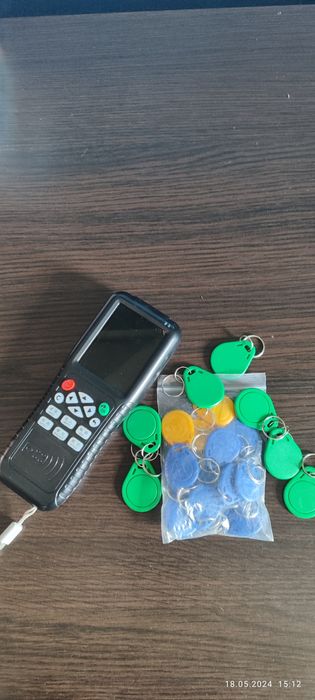 Kopiowanie pestek kart RFID domofon, bramki czip chip