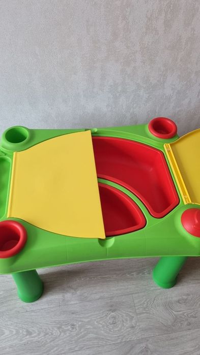 Столик для творчості. Дитячий столик