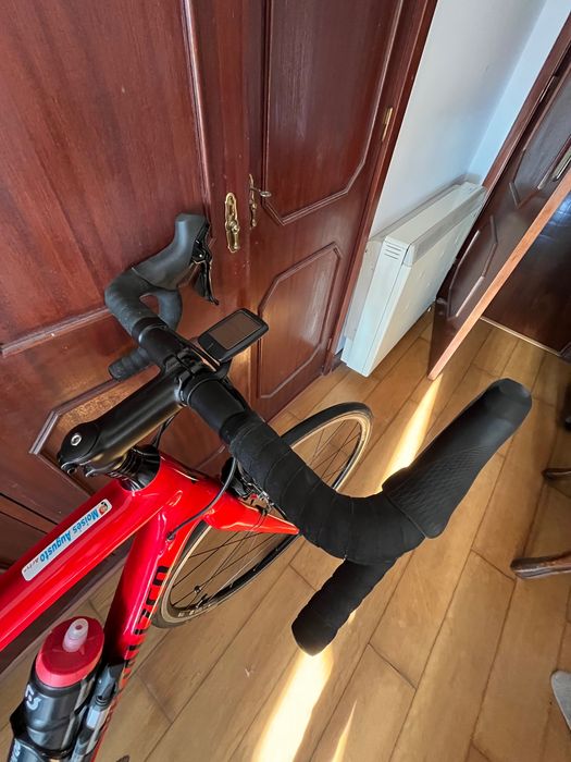 Bicicleta Specialized e componentes Shimano