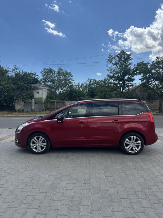 Peugeot 5008 , 7 мест