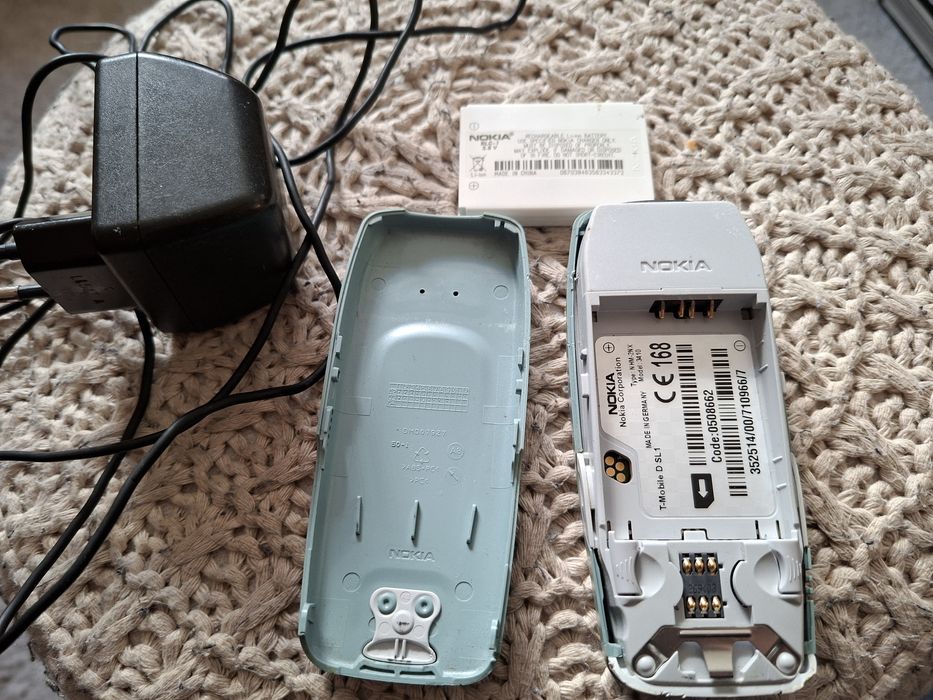 Nokia 3410 z ładowarką