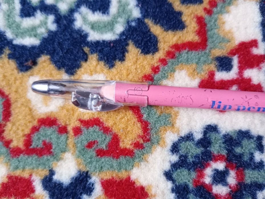 Олівець для губ GlamBee у відтінку 110