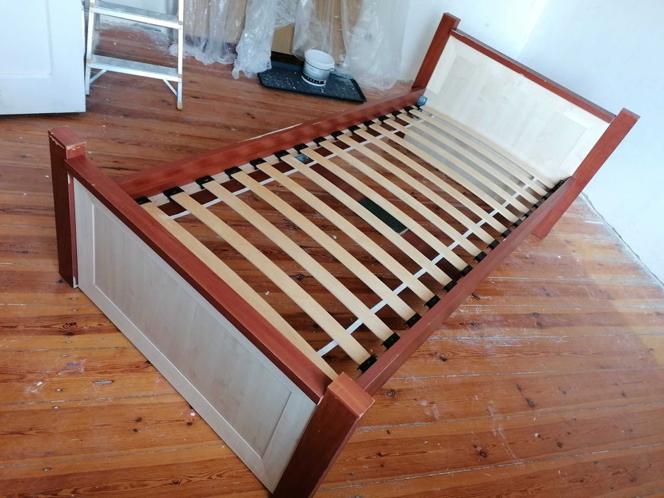 Łóżko (bez materaca) z rozkręcanym stelażem