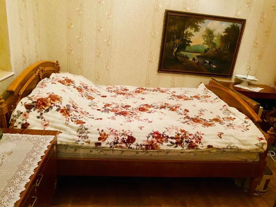 Пропонується в оренду 1/2 будинку з власним подвірʼям