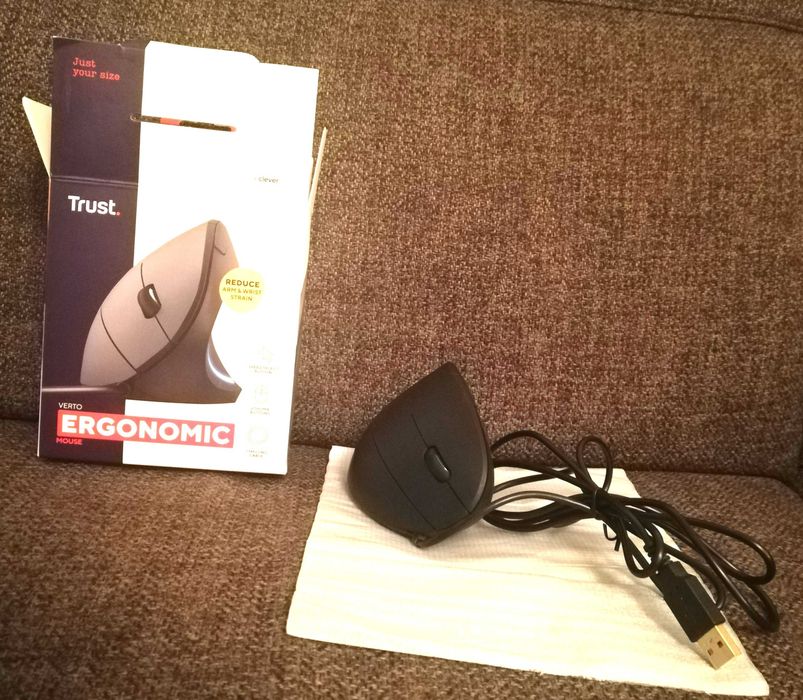Trust - Ergonomic Vertical Mouse (New Item)64739841254145121