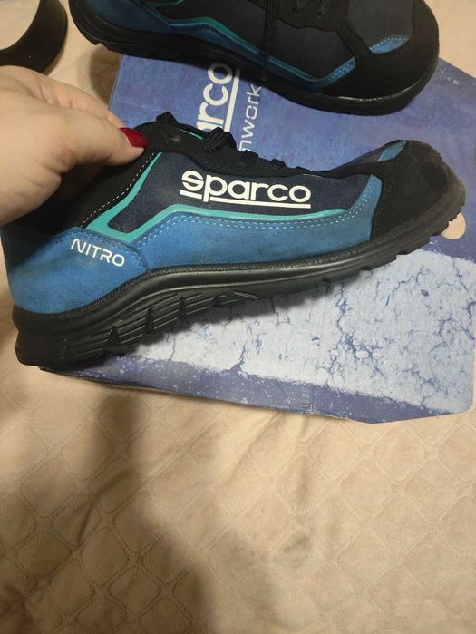 Продам робочі черевики з металевим носком