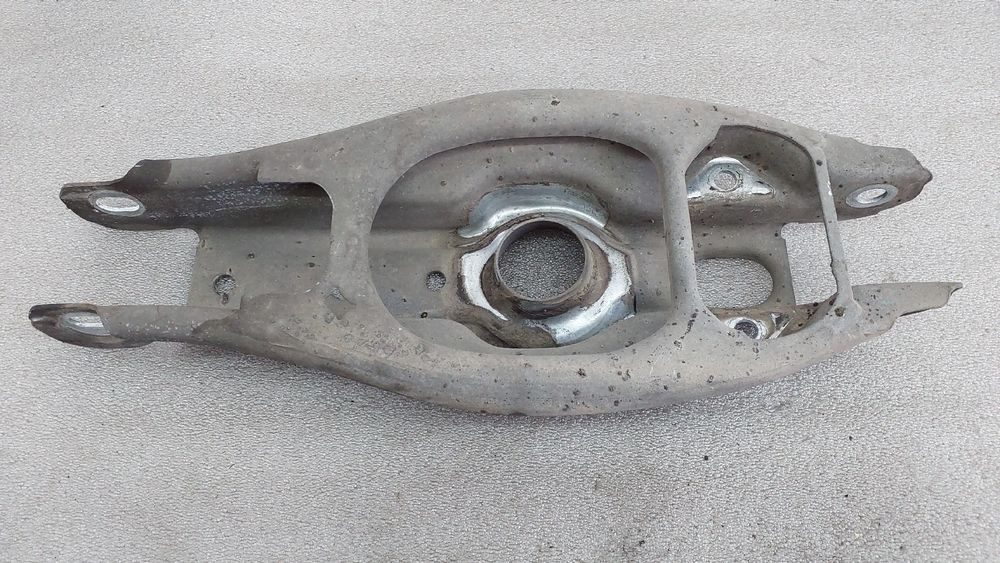 Braço de suspensão trás direito BMW 1 (E81)