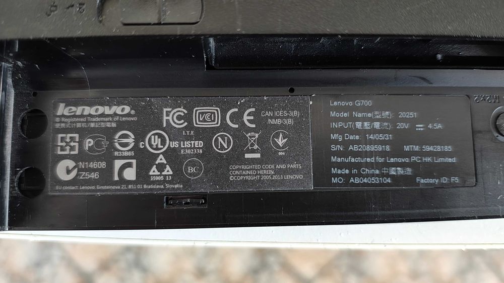 Laptop Lenovo G700 17,3 " - części do komputera