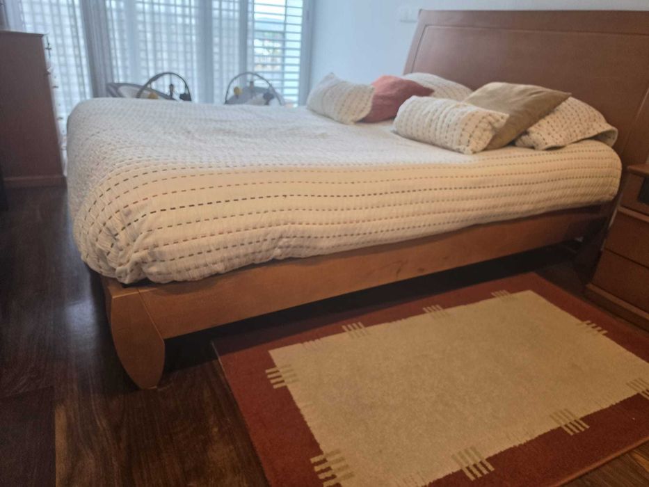 Mobília de quarto de casal em cerejeira como novo 600 euros