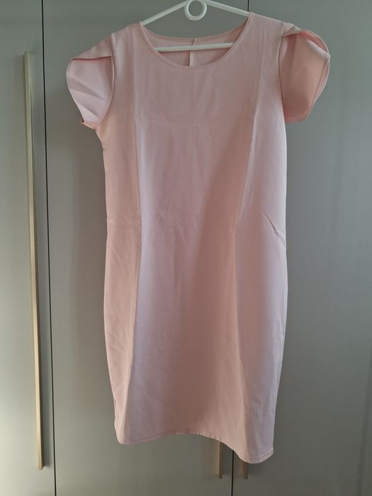 Różowa sukienka L