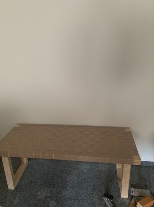 Ławka drewniana handmade – plecione siedzisko, styl boho / skandynawski