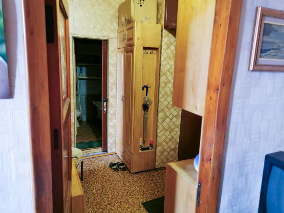 Продам 2 комнатную сталинка  ул.Пироговская/пр-т Шевченко