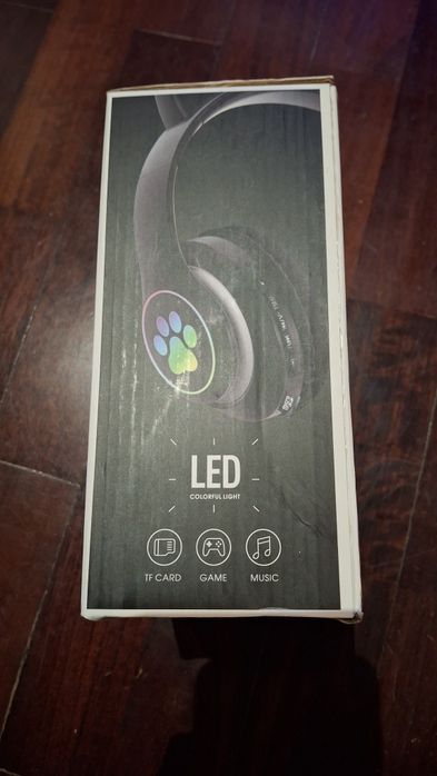 Auriculares Bluetooth com orelhas de gato