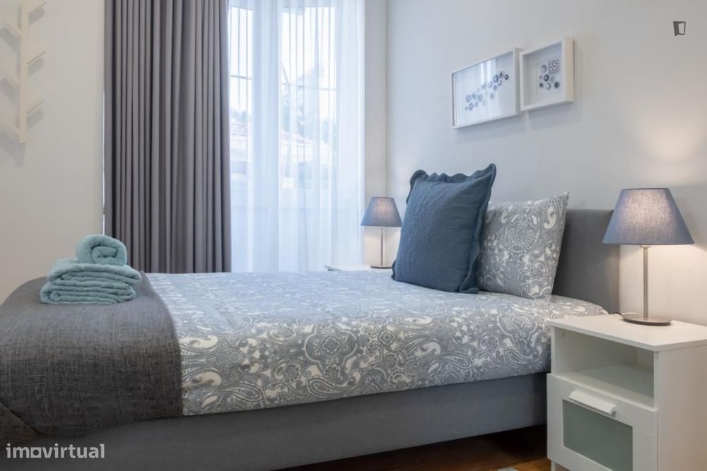 Quarto - localizado em Mafamude Porto
