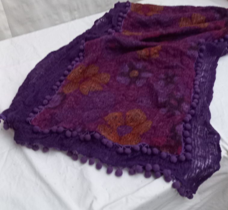 Écharpe unisexo tons roxo e laranja com berloques